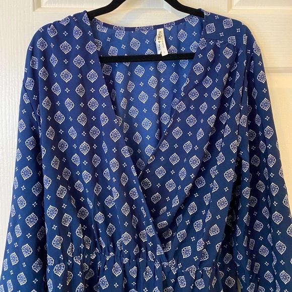 ✨Host Pick ✨ Live 4 Truth Graphic Long Sleeve Free Dress Size L - Picture 3 of 12